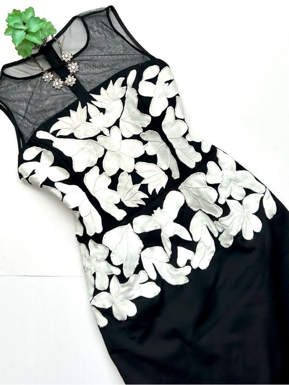 Sachin + Babi Black and White Floral Embroidered Sheath Cocktail Dress Size 8 - Picture 3 of 10